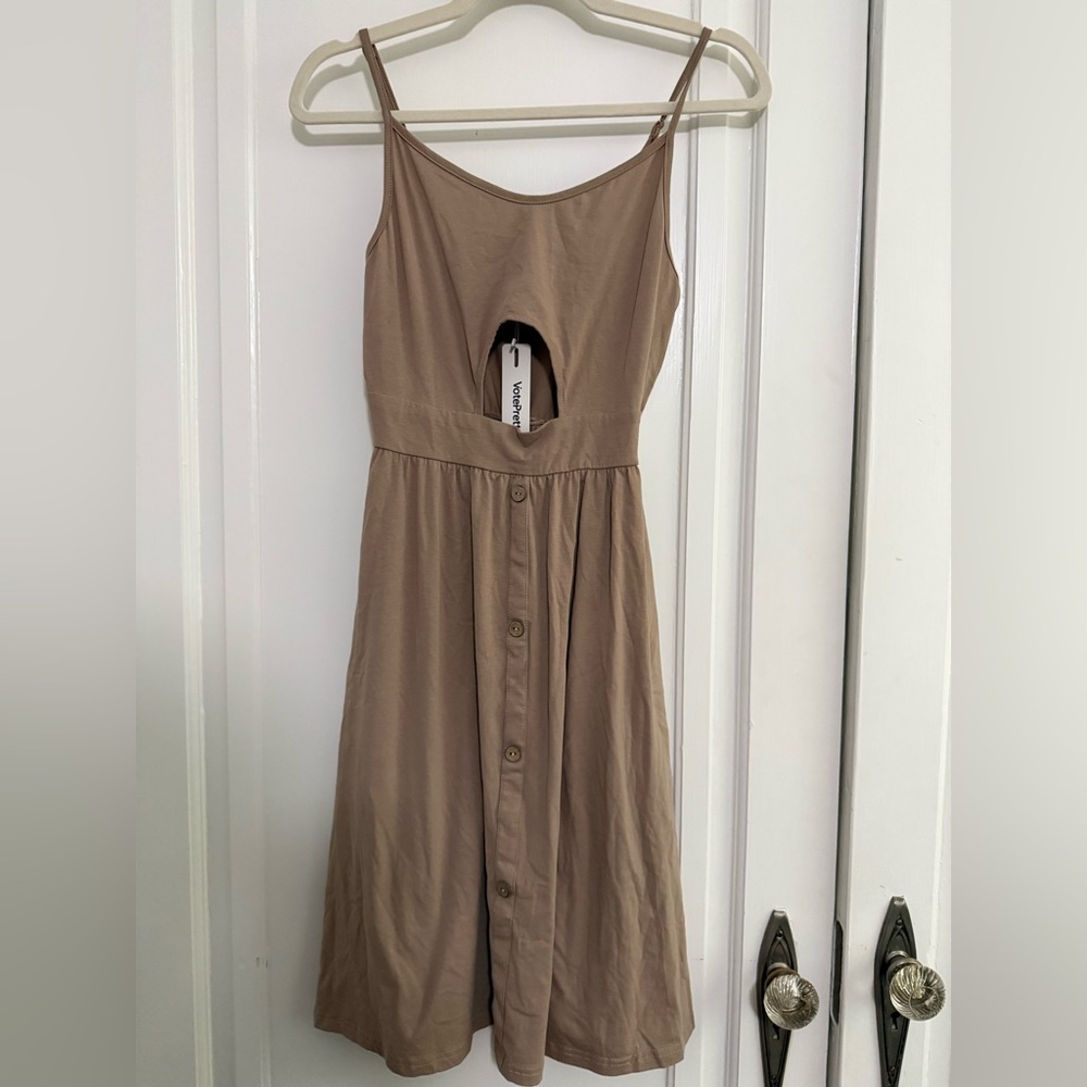 Women's Taupe Button-Front Sleeveless Dress with Cutout